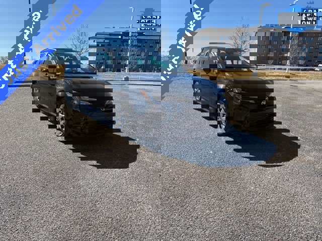 Used 2025 Toyota Corolla LE video 1