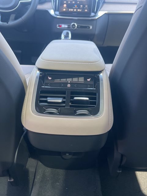 New 2026 Volvo XC90 B5 Core w/ Protection Package Premier AWD/4WD image 26