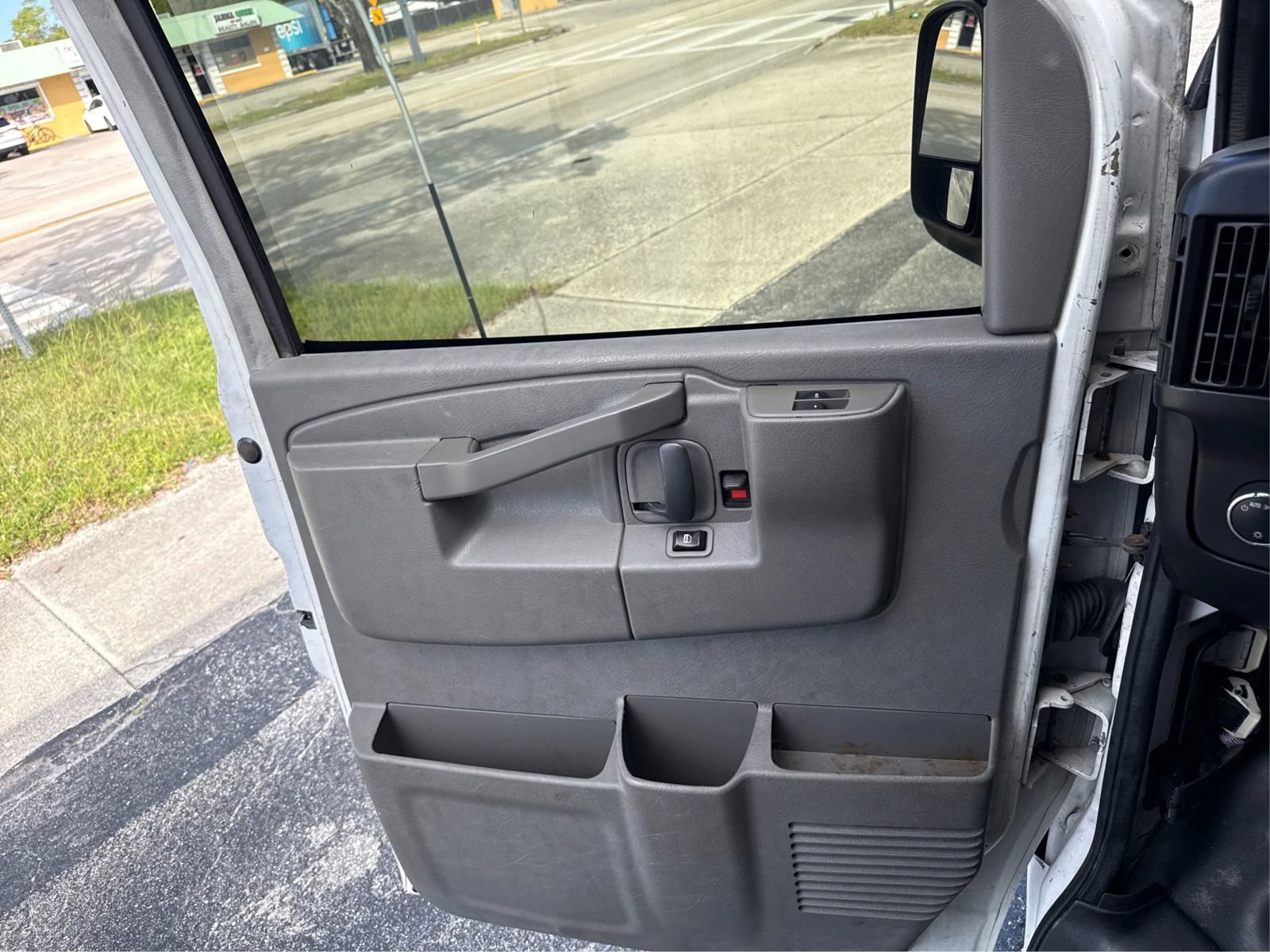Used 2018 Chevrolet Express 3500 w/ Power Convenience Package RWD image 18
