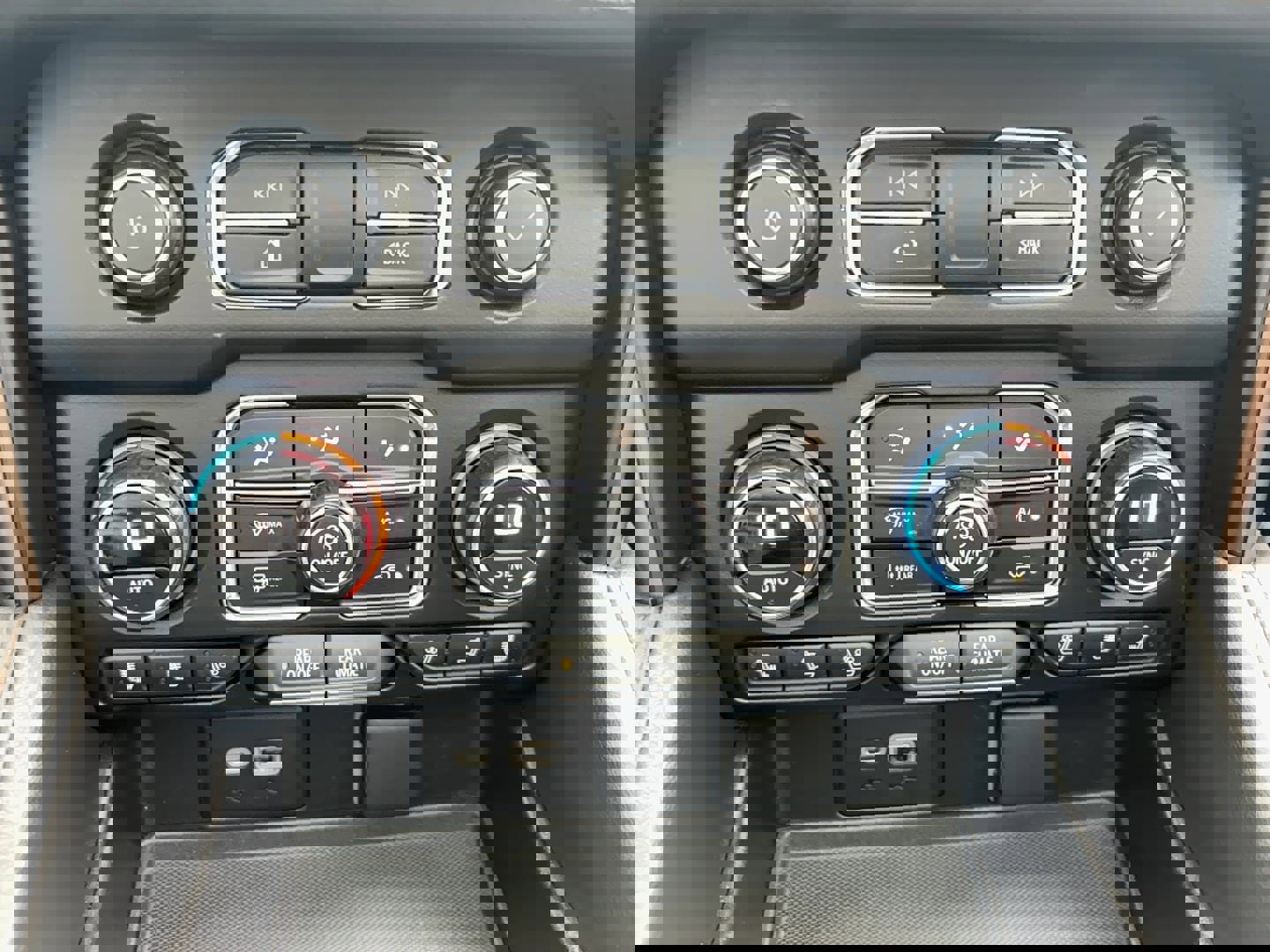 Used 2021 Chevrolet Suburban High Country w/ Premium Package image 31