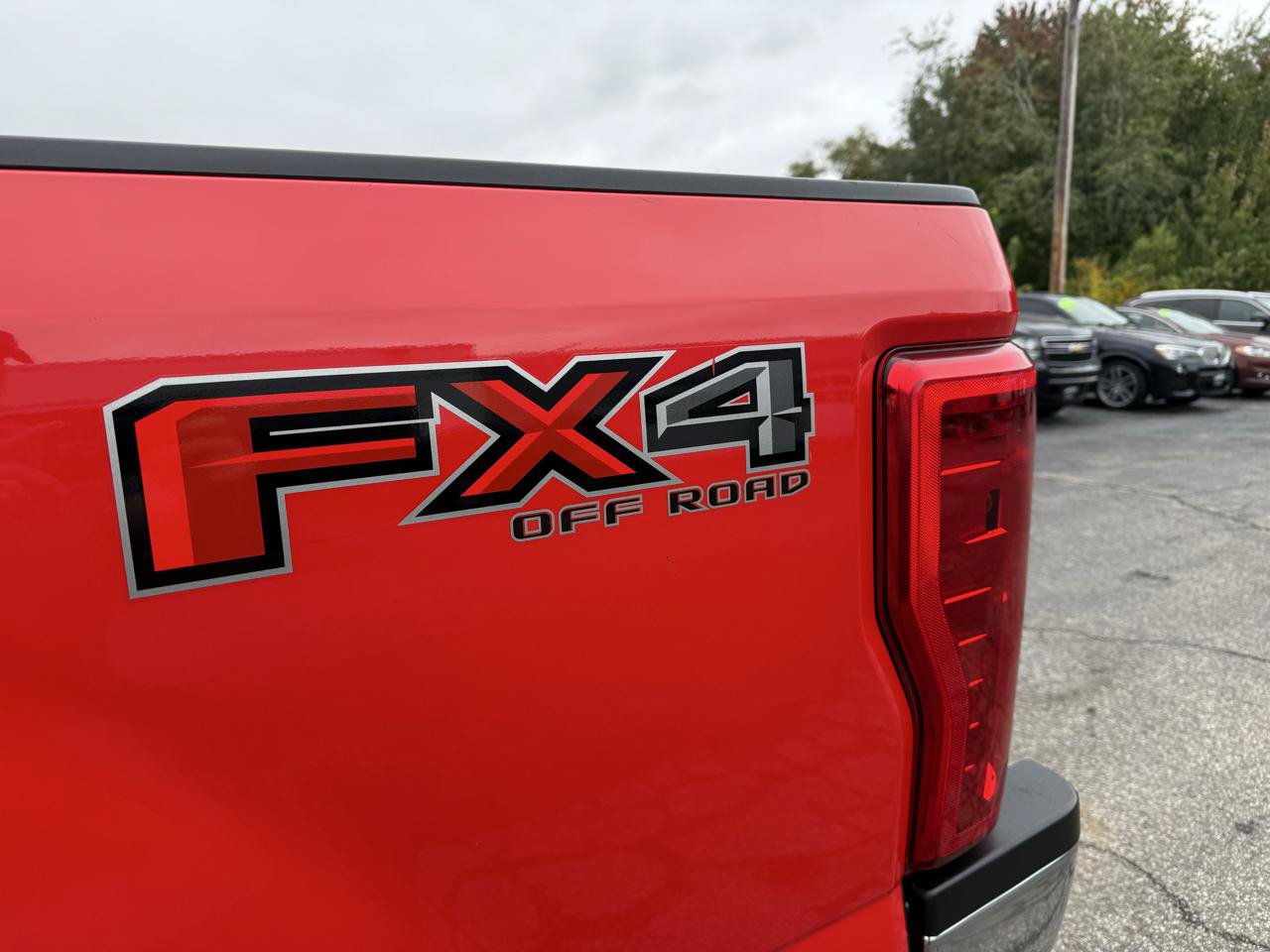 Used 2017 Ford F250 XLT w/ FX4 Off-Road Package AWD/4WD image 11