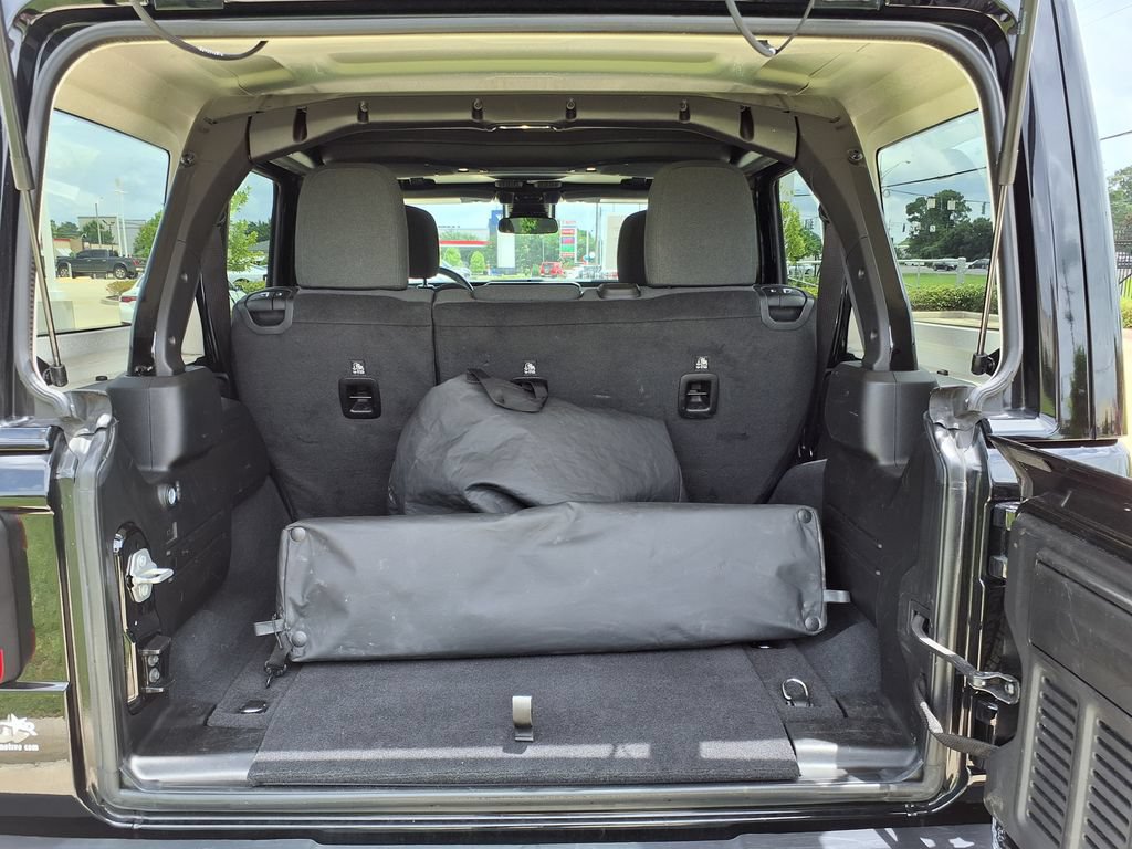 Used 2025 Jeep Wrangler Unlimited Sahara AWD/4WD image 11
