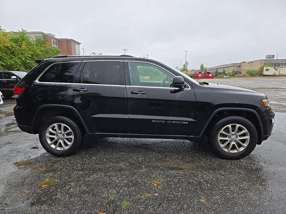Used 2021 Jeep Grand Cherokee Laredo image 4
