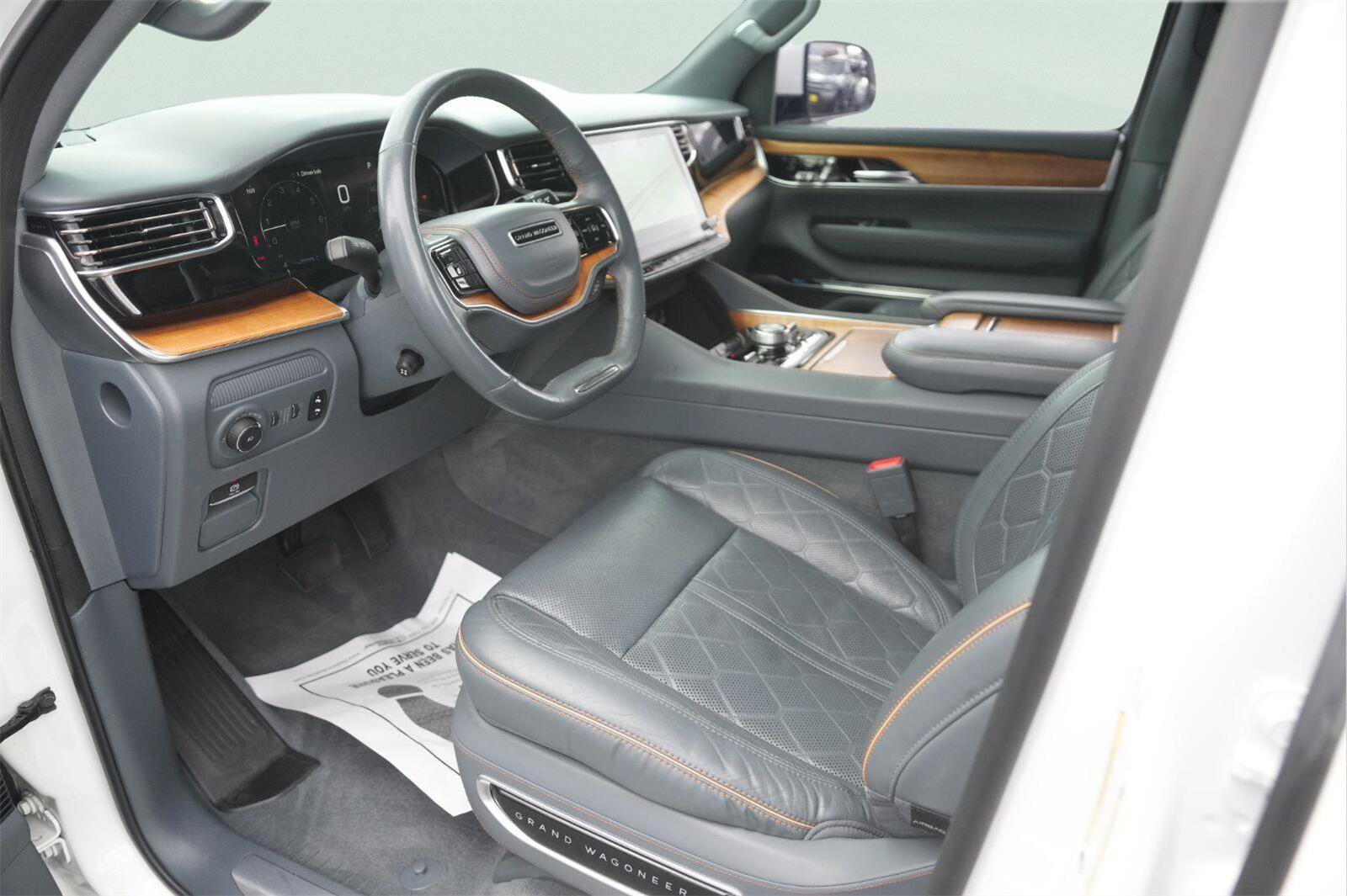Used 2022 Jeep Grand Wagoneer Series III w/ Rear Seat Video Group 1 AWD/4WD image 8