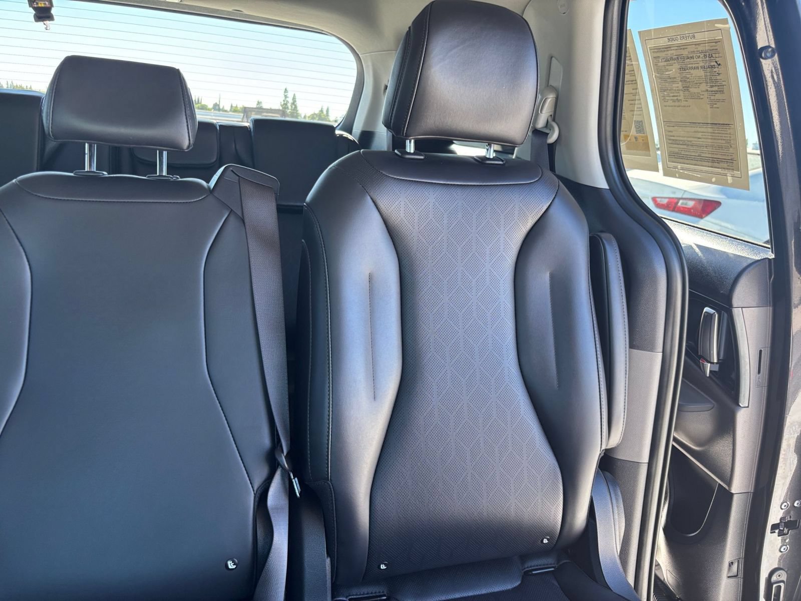 Used 2026 Kia Carnival FWD image 40