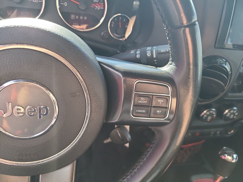 Used 2017 Jeep Wrangler Unlimited Rubicon AWD/4WD image 32