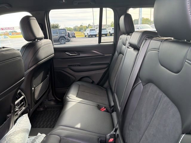 New 2025 Jeep Grand Cherokee Altitude RWD image 21