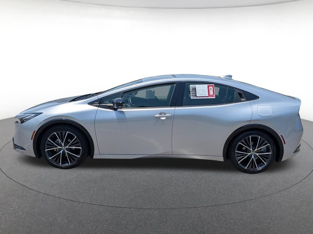 Used 2023 Toyota Prius XLE FWD image 3