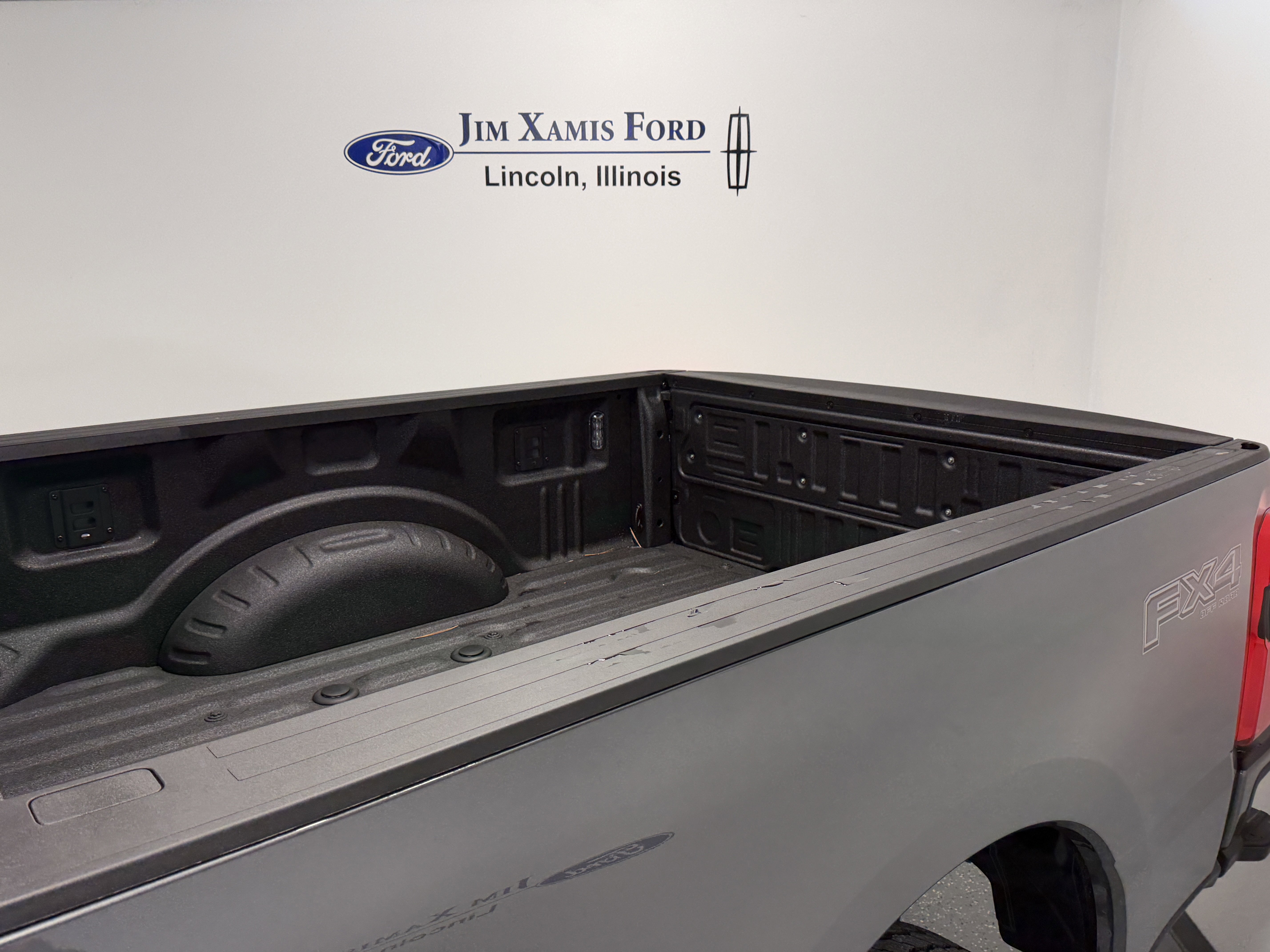 New 2026 Ford F250 Lariat w/ Black Appearance Package image 31