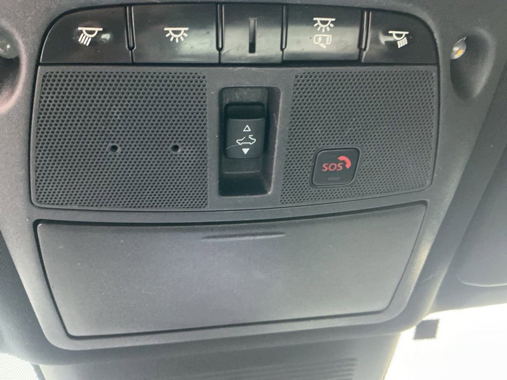 Used 2019 INFINITI Q60 3.0t Luxe w/ Essential Package image 18