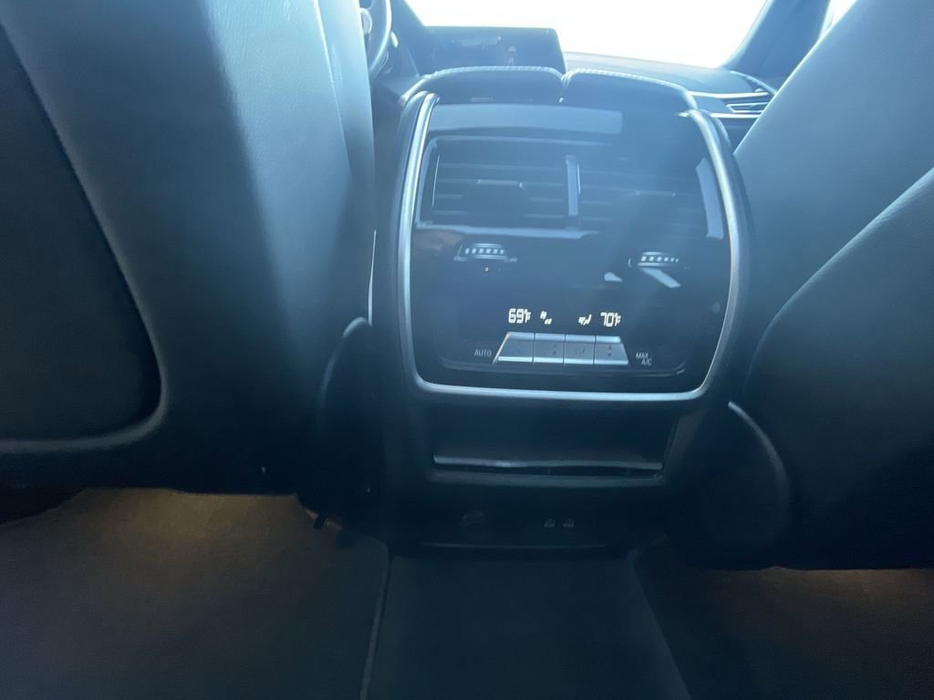 Used 2022 BMW X7 xDrive40i w/ M Sport Package image 22