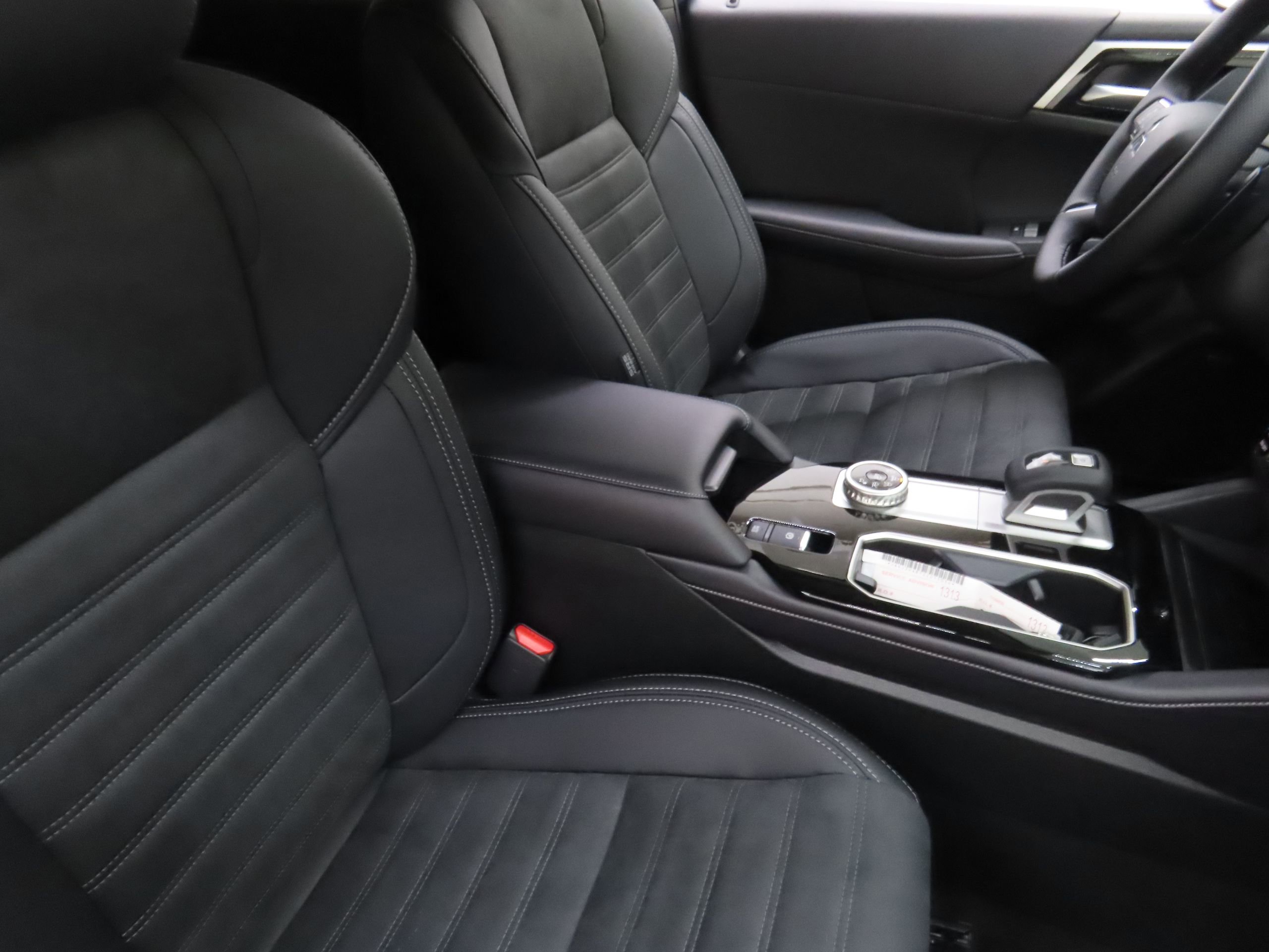 New 2025 Mitsubishi Outlander SE image 25