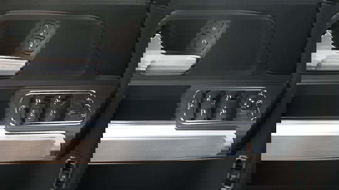 Certified 2022 Mercedes-Benz GLB 250 4MATIC w/ Premium Package Lite image 38