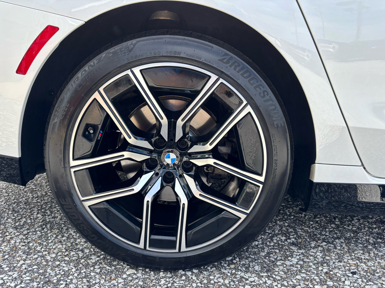 Used 2023 BMW 740i image 39