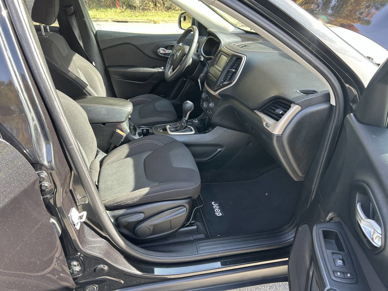 Used 2016 Jeep Cherokee Latitude image 25