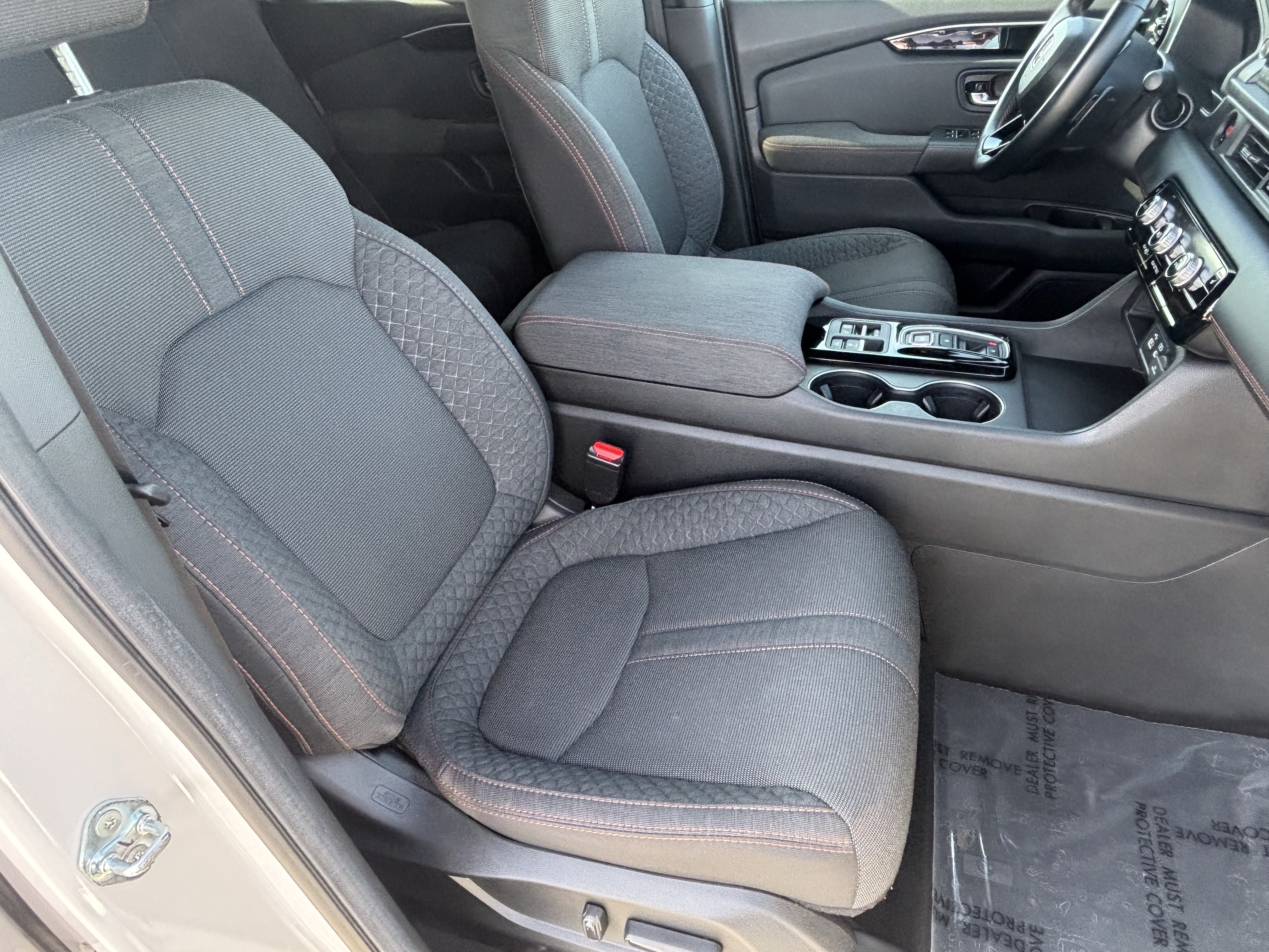 Used 2025 Honda Pilot Sport image 10