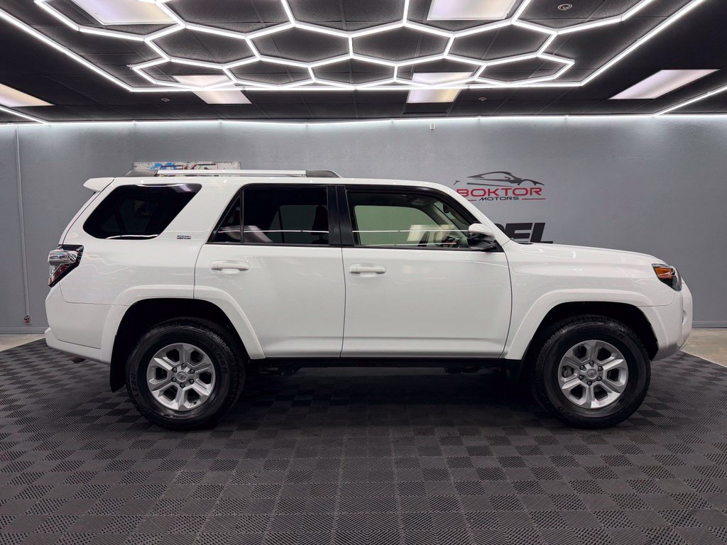 Used 2024 Toyota 4Runner SR5 AWD/4WD image 17