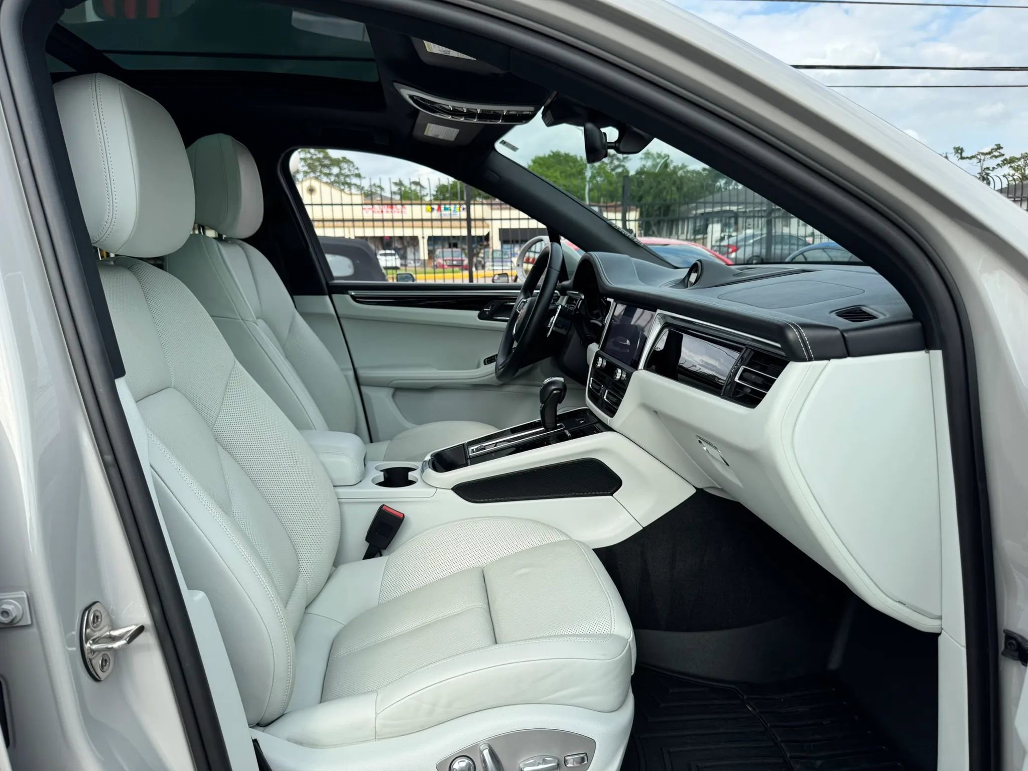 Used 2022 Porsche Macan S w/ Premium Package Plus AWD/4WD image 24