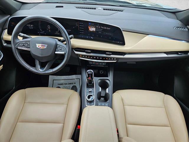Used 2024 Cadillac XT4 Luxury w/ Cold Weather Package FWD image 18