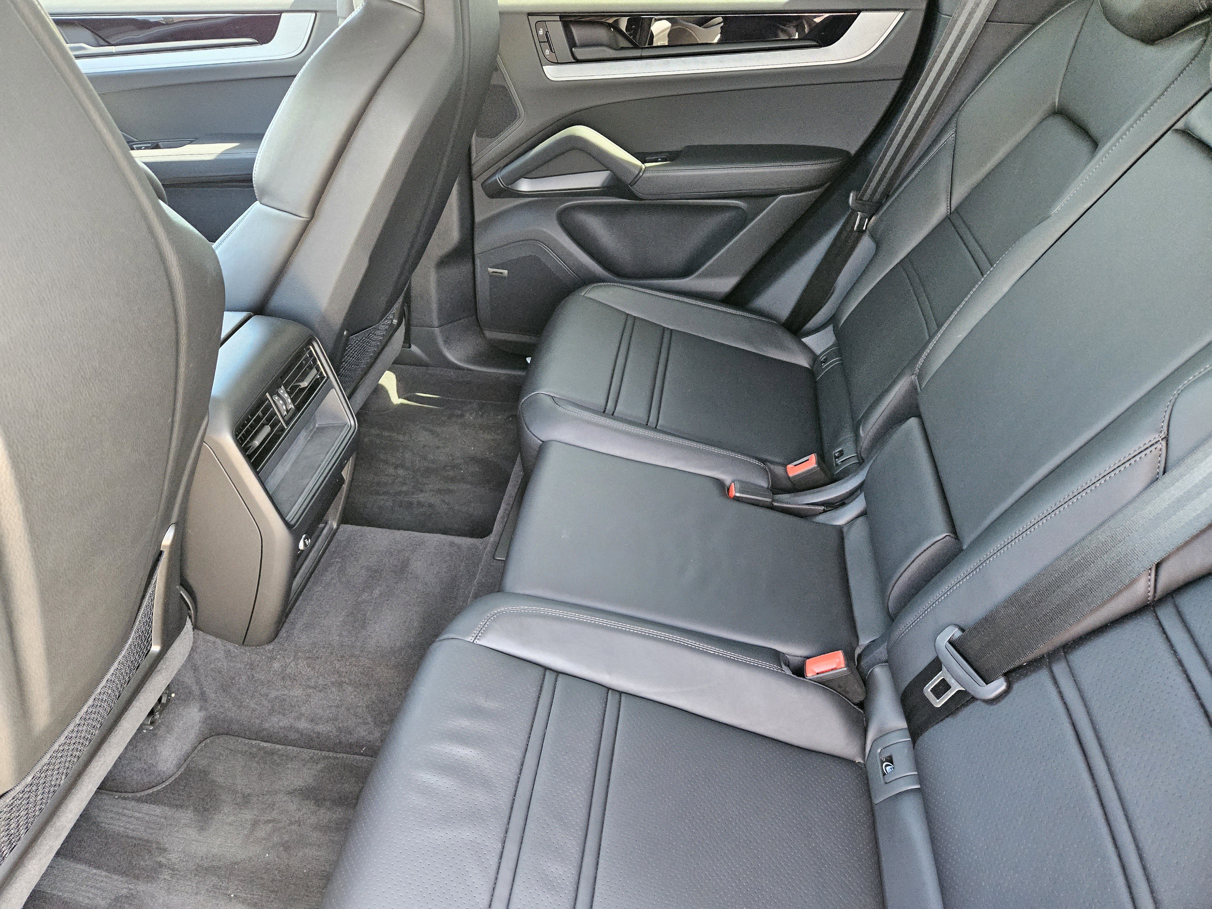 Used 2026 Porsche Cayenne image 28