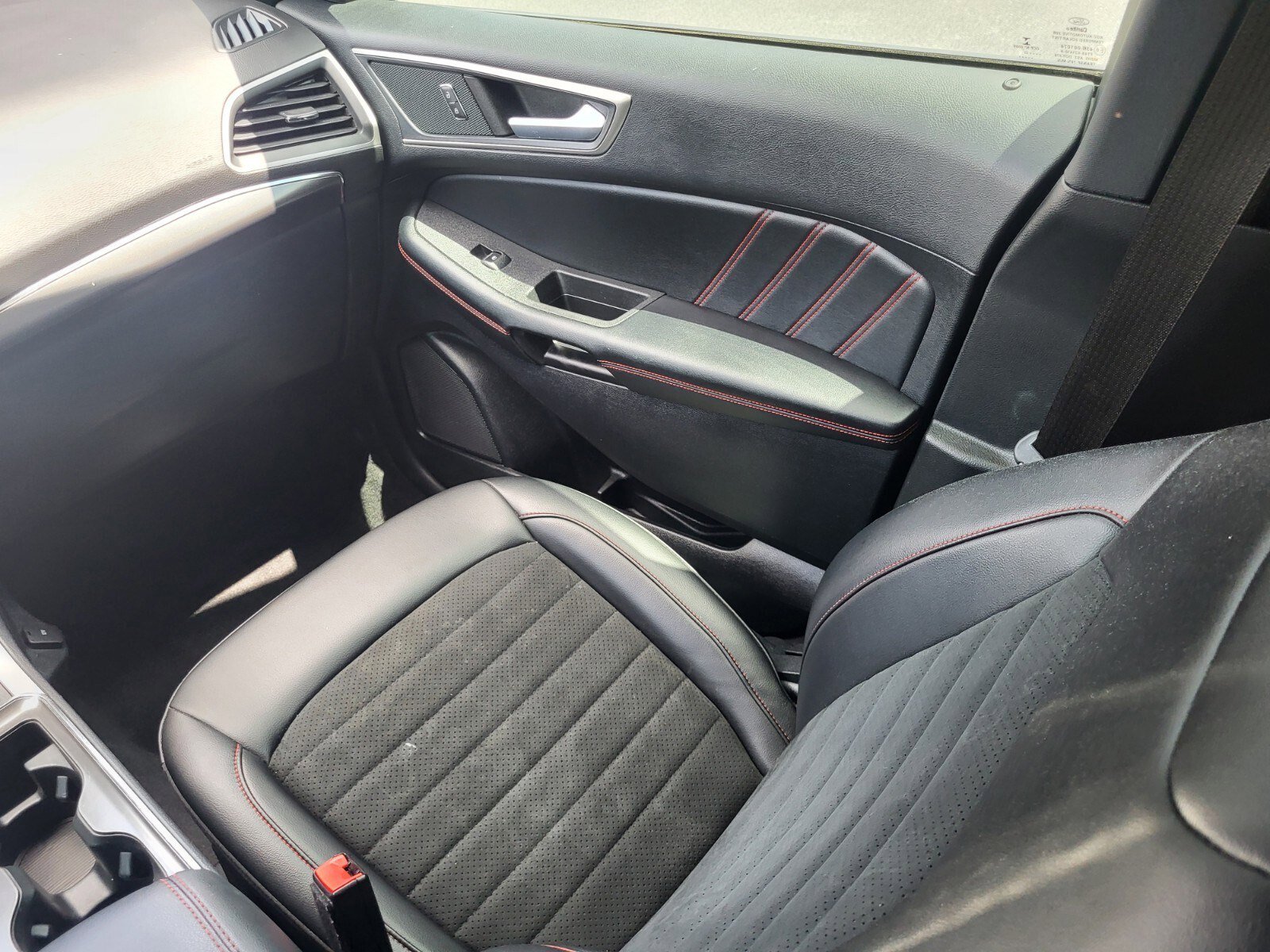 Certified 2022 Ford Edge ST-Line w/ Class II Trailer Tow Package image 15