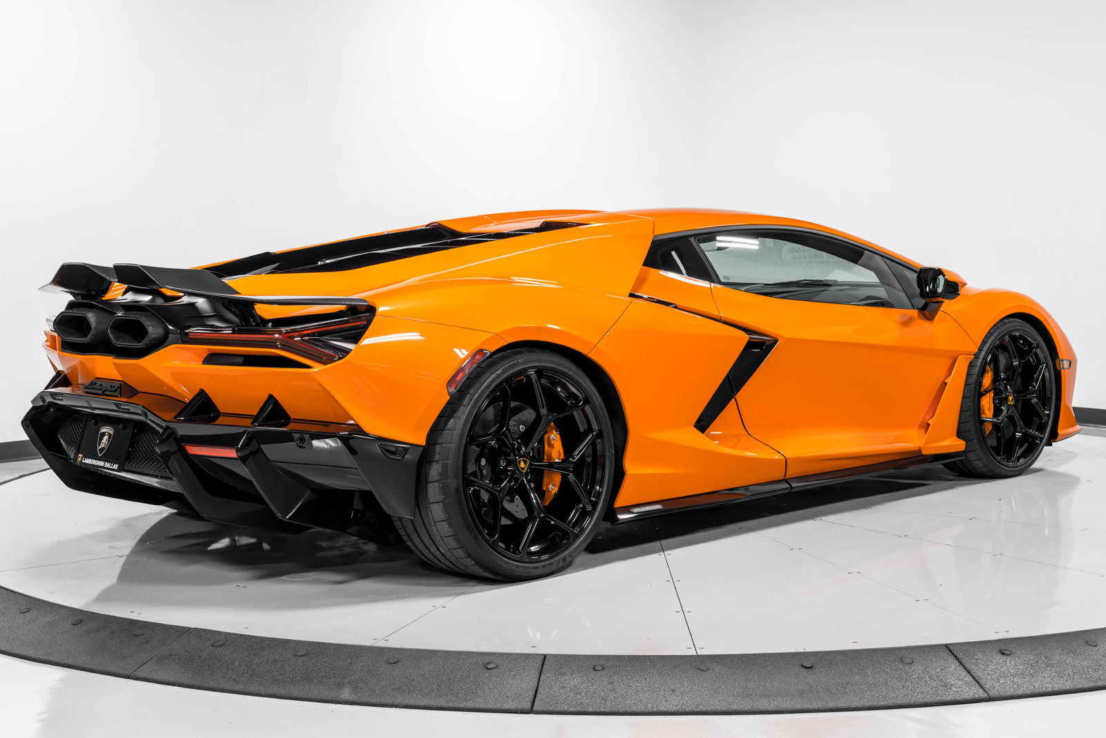 Used 2025 Lamborghini Revuelto AWD/4WD image 3