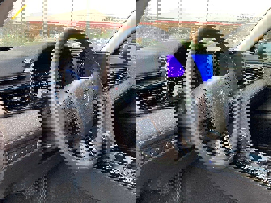 Used 2025 Toyota Camry XLE image 9