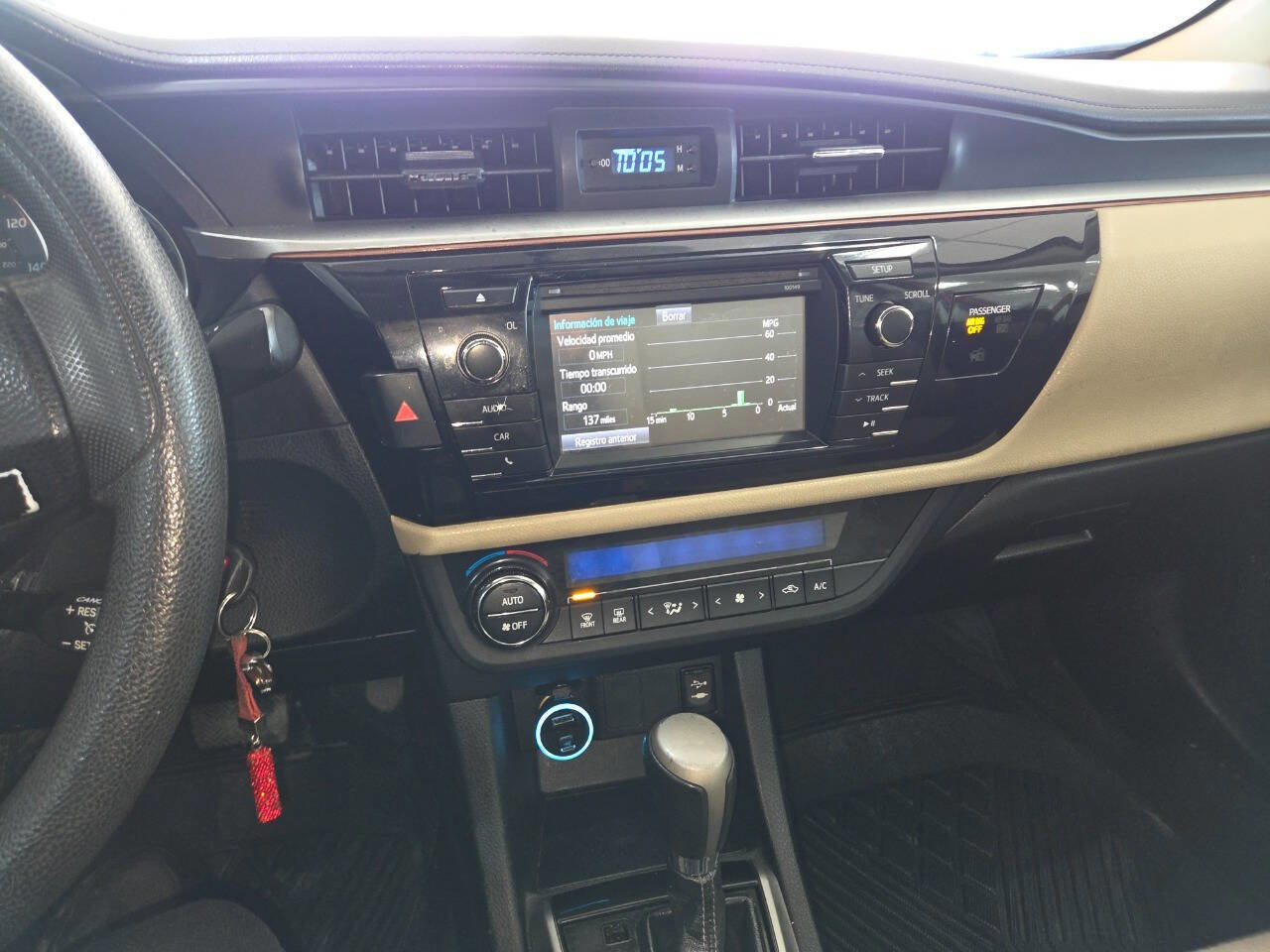 Used 2015 Toyota Corolla LE FWD image 29
