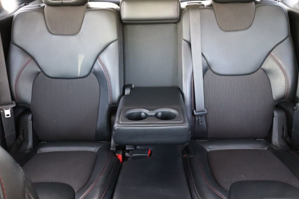 Used 2016 Jeep Cherokee Trailhawk w/ Cold Weather Group AWD/4WD image 35