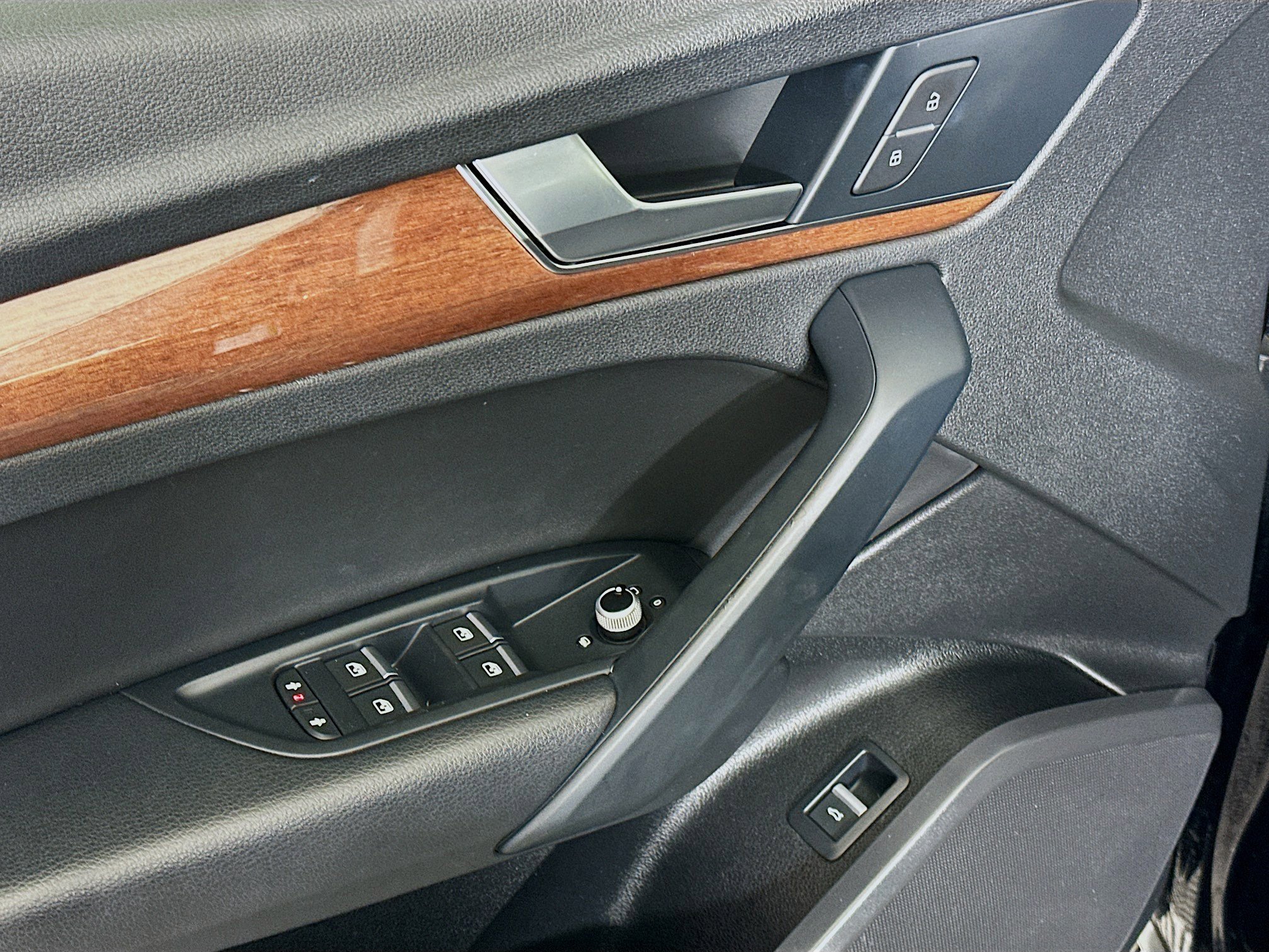 Used 2021 Audi Q5 Premium image 15