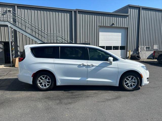 Certified 2020 Chrysler Pacifica Touring FWD image 2