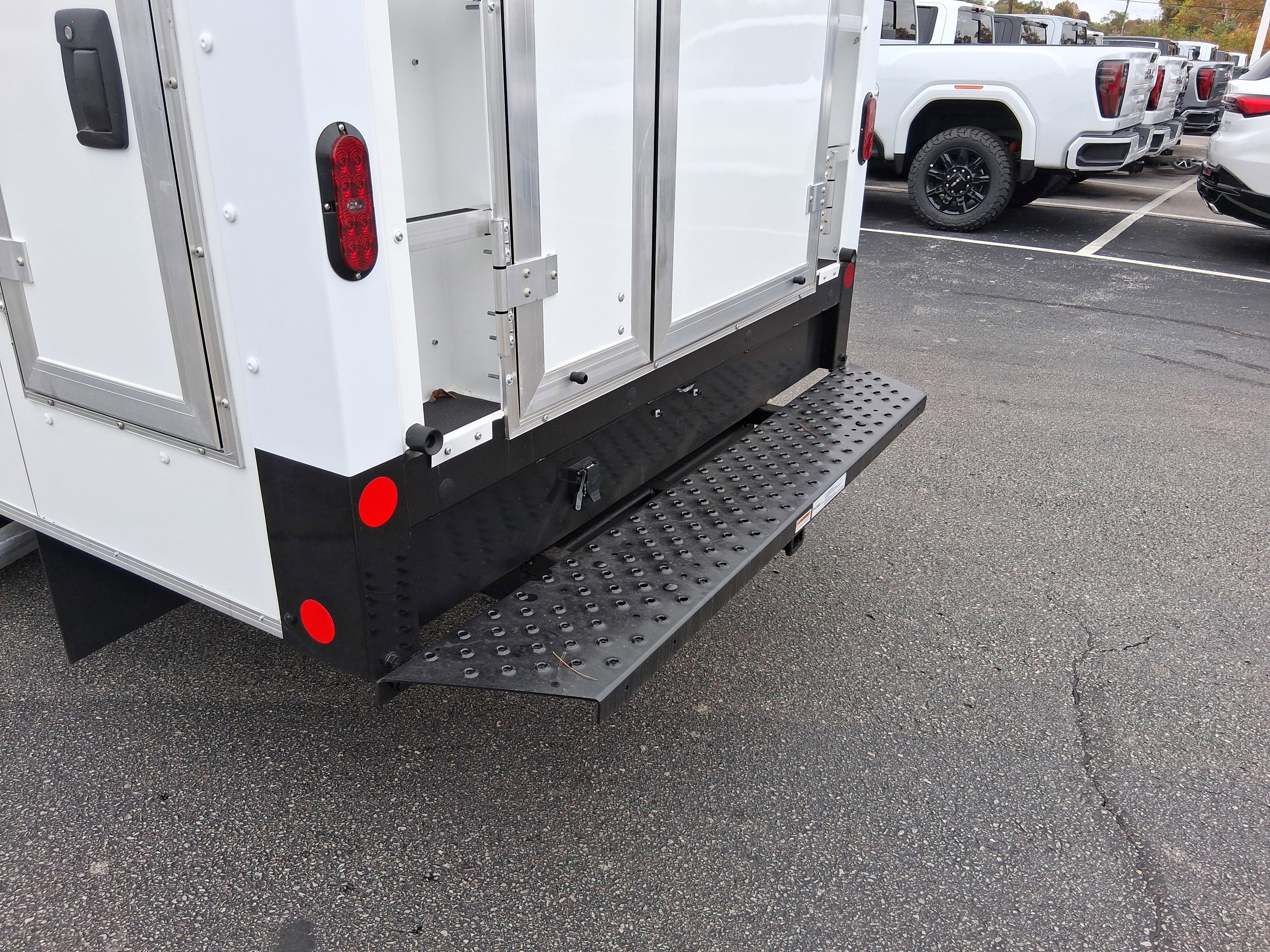 New 2025 GMC Savana 3500 w/ Power Convenience Package image 13