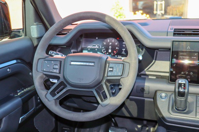 Used 2023 Land Rover Defender 90 V8 image 10