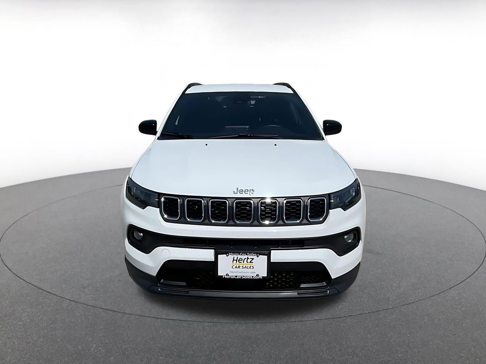 Used 2025 Jeep Compass Latitude AWD/4WD image 4