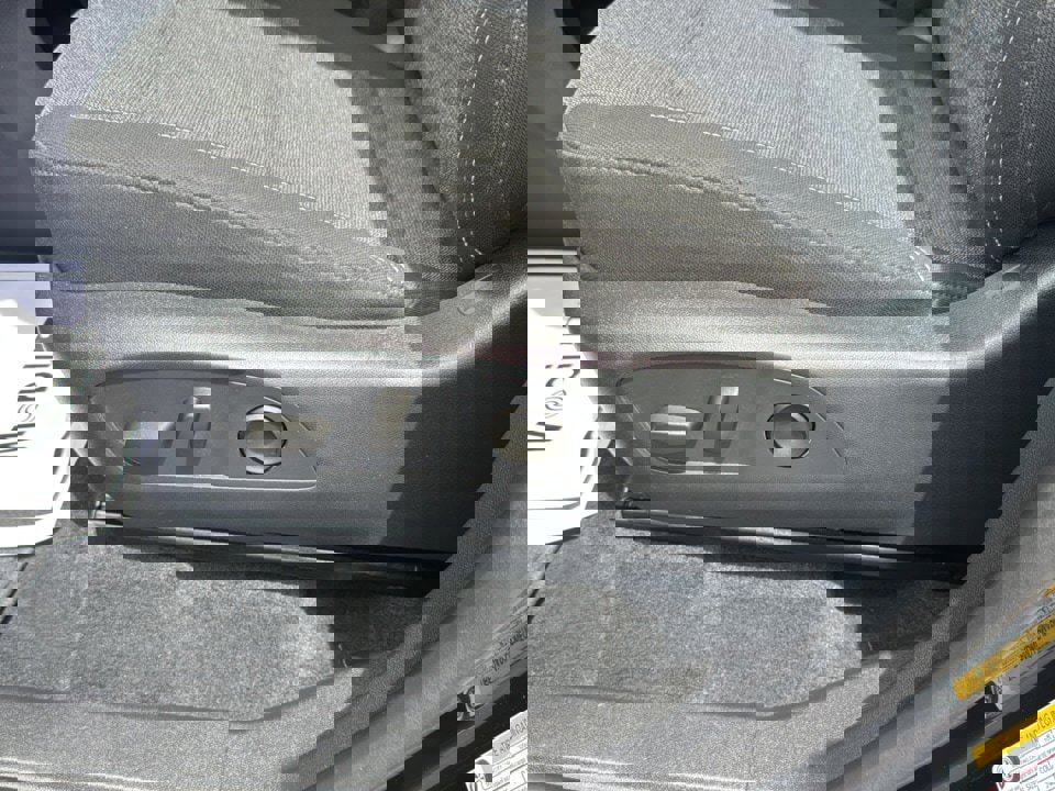 Used 2025 GMC Acadia Elevation FWD image 19