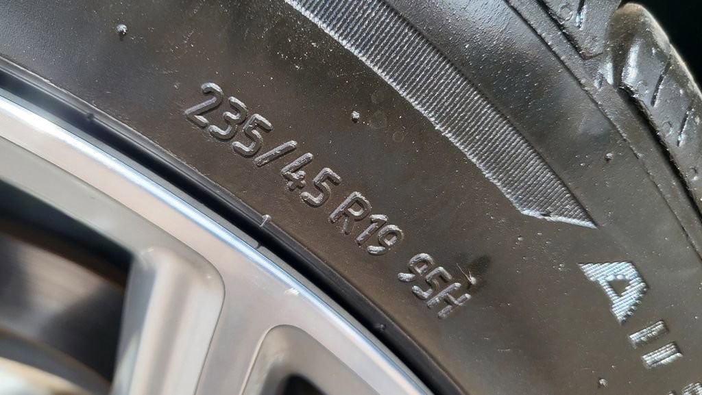 Used 2019 Ford Escape Titanium FWD image 17