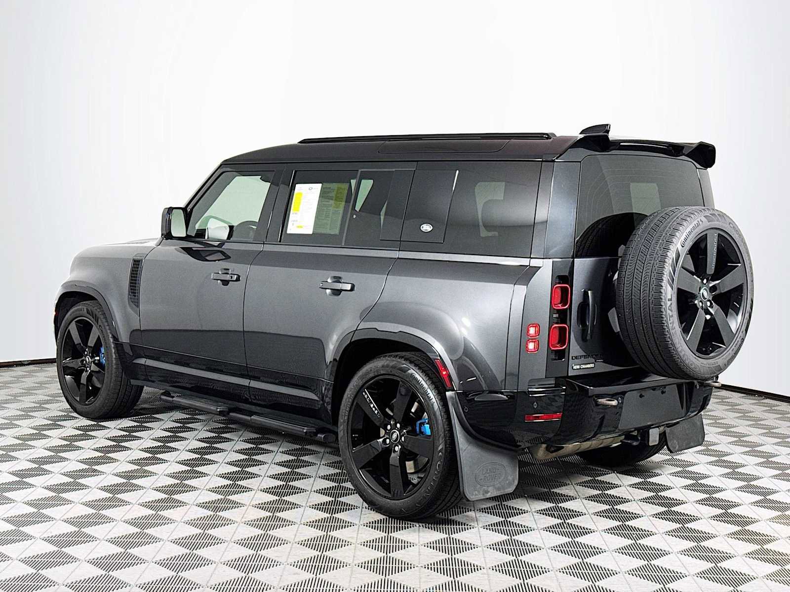 Certified 2022 Land Rover Defender 110 X-Dynamic HSE image 7