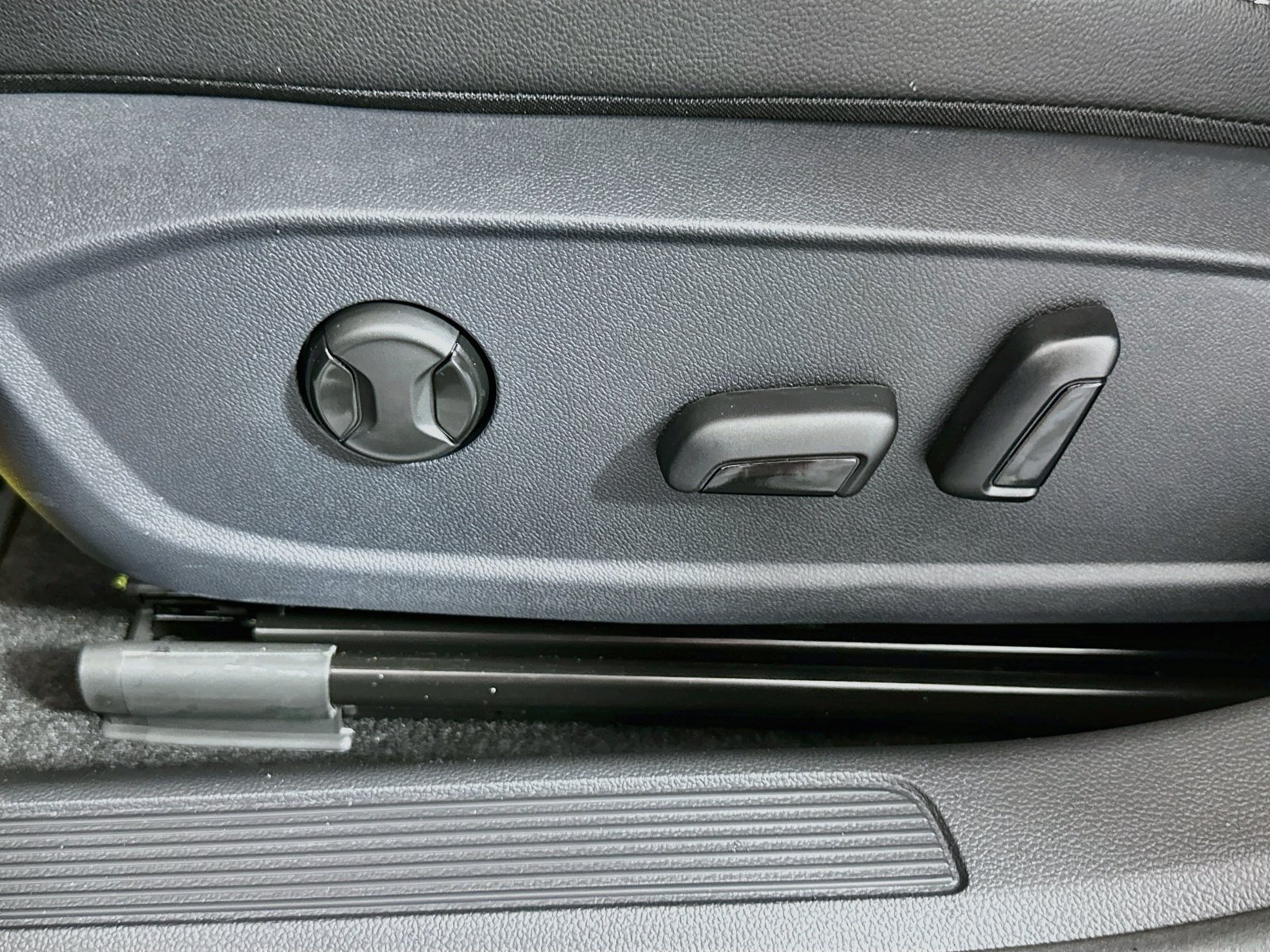 New 2027 Volkswagen Jetta SE FWD image 18