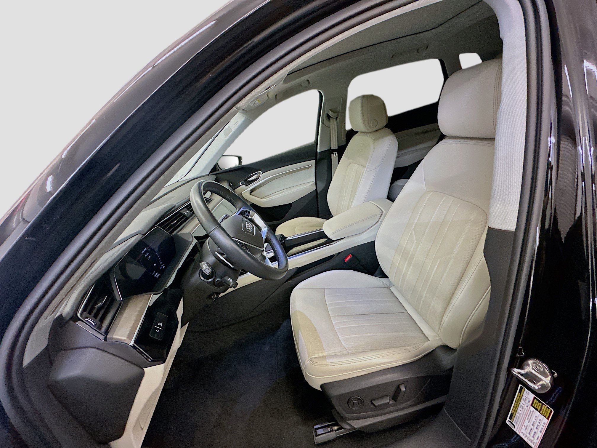 Used 2024 Audi Q8 e-tron Premium Plus w/ Premium Plus Package image 13