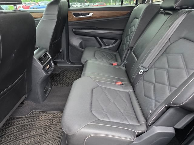 Used 2025 Volkswagen Atlas SE FWD image 33