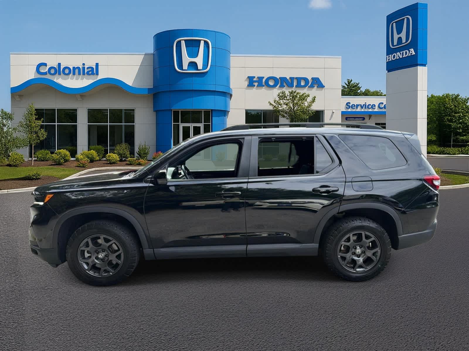 Used 2025 Honda Pilot TrailSport image 3