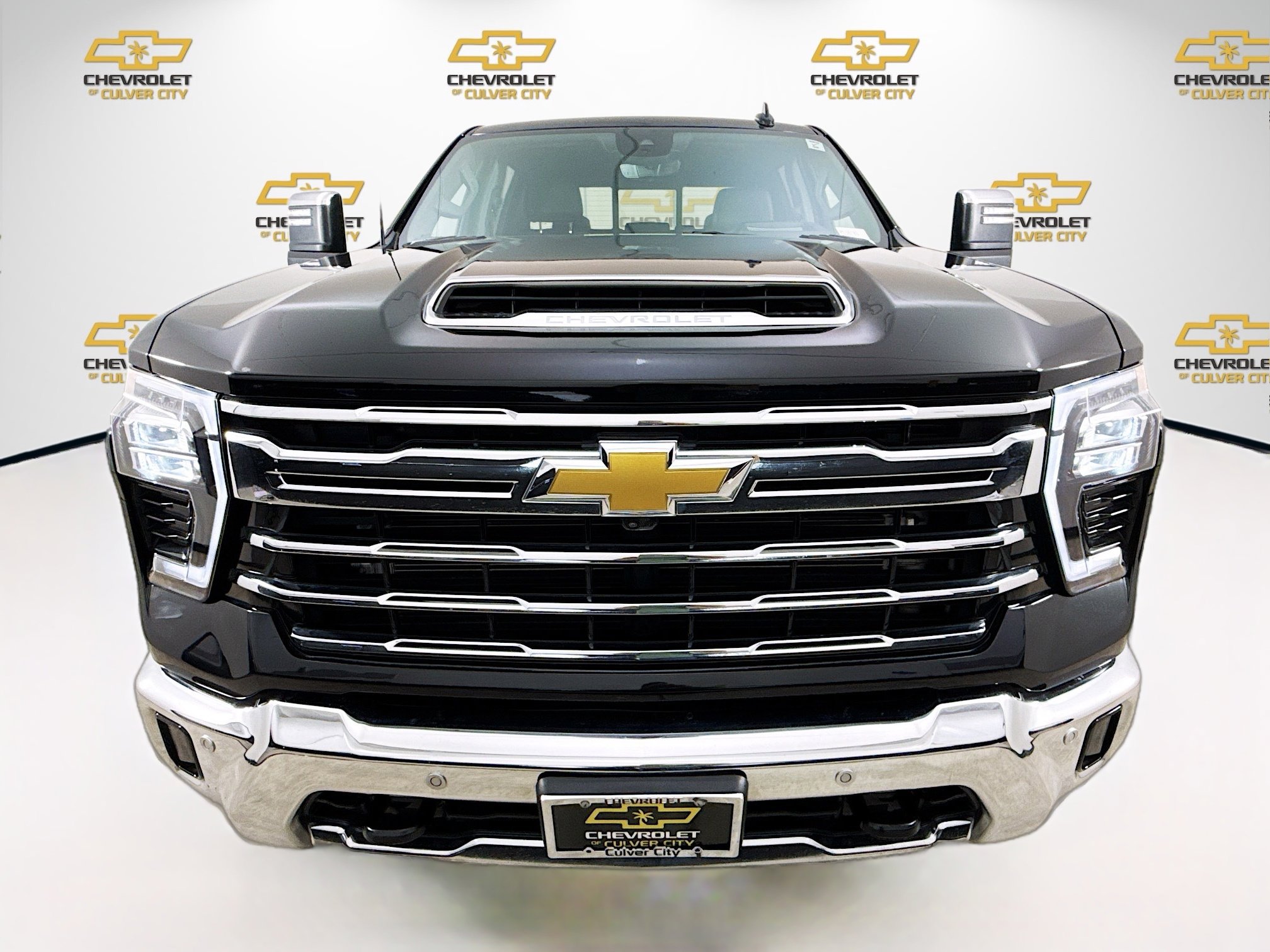 Used 2024 Chevrolet Silverado 2500 LTZ w/ LTZ Premium Package AWD/4WD image 2