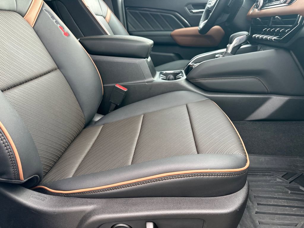 Used 2025 GMC Canyon AT4 w/ AT4 Premium Package image 14