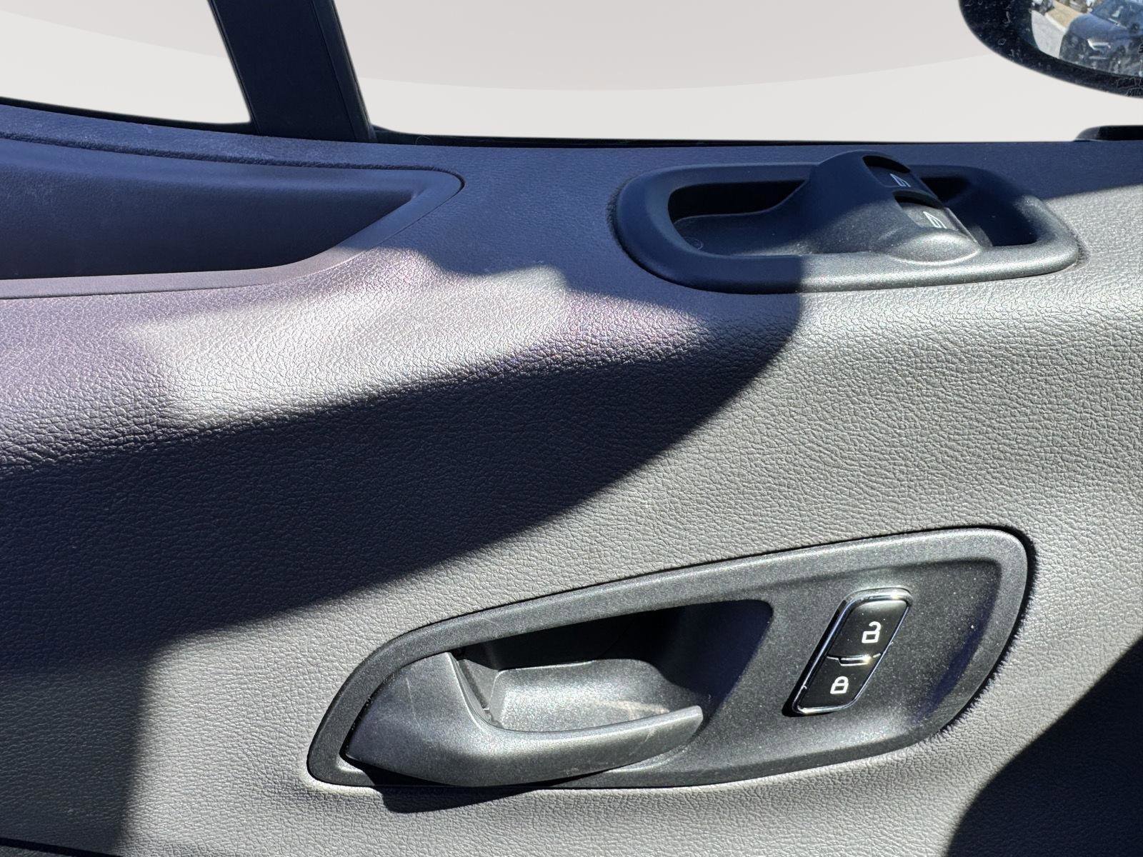 Used 2023 Ford Transit 350 XLT image 5