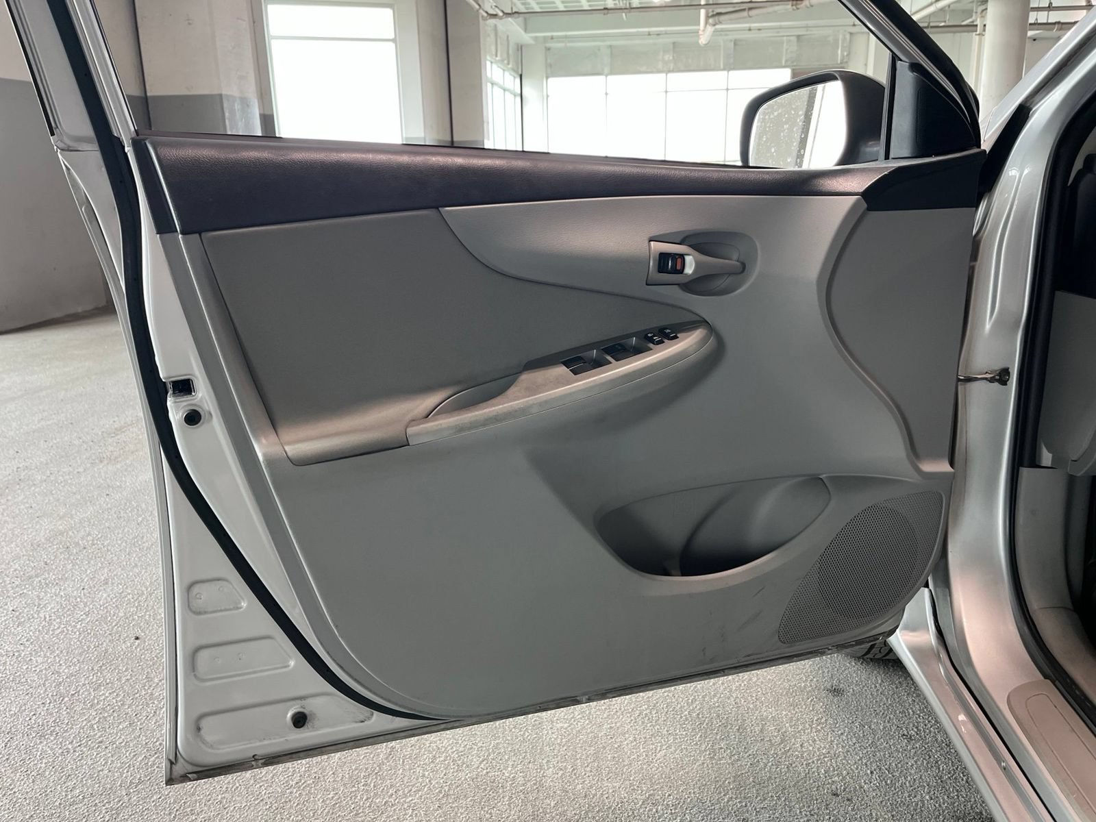 Used 2012 Toyota Corolla LE FWD image 10