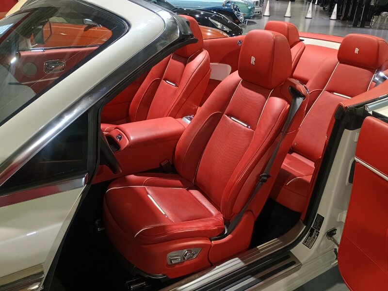 Used 2018 Rolls-Royce Dawn RWD image 13