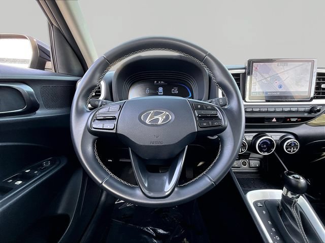 Used 2024 Hyundai Venue Limited FWD image 17