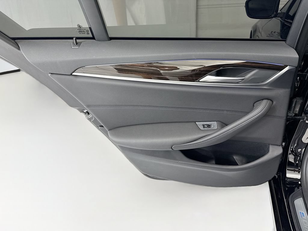 Used 2018 BMW 530e RWD image 25