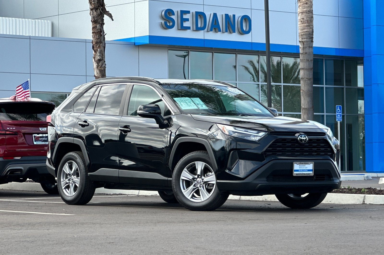 Used 2022 Toyota RAV4 XLE w/ Convenience Package image 2