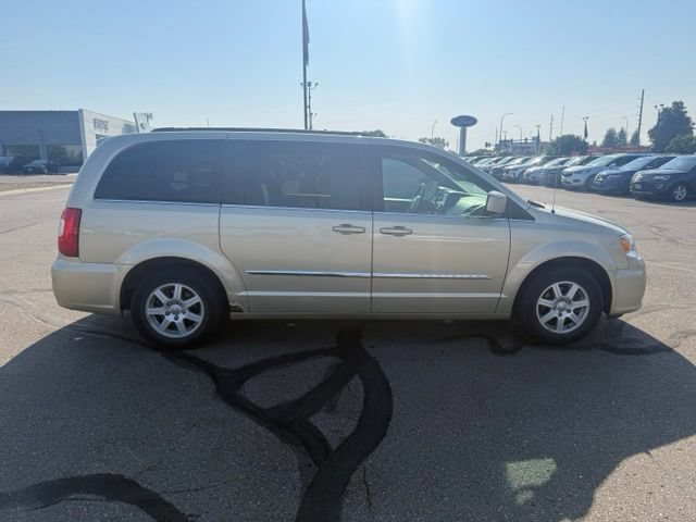 Used 2011 Chrysler Town & Country Touring w/ Entertainment Group #1 FWD image 11